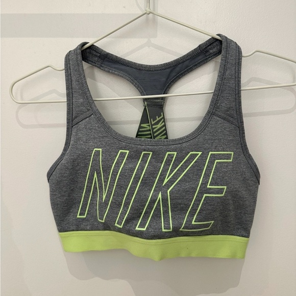 Nike dri-fit sports bra - Picture 1 of 3